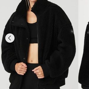 Sherpa Varsity Jacket
SKU: W4408R014
Color: Black
Size: L
Quantity: 1
$218